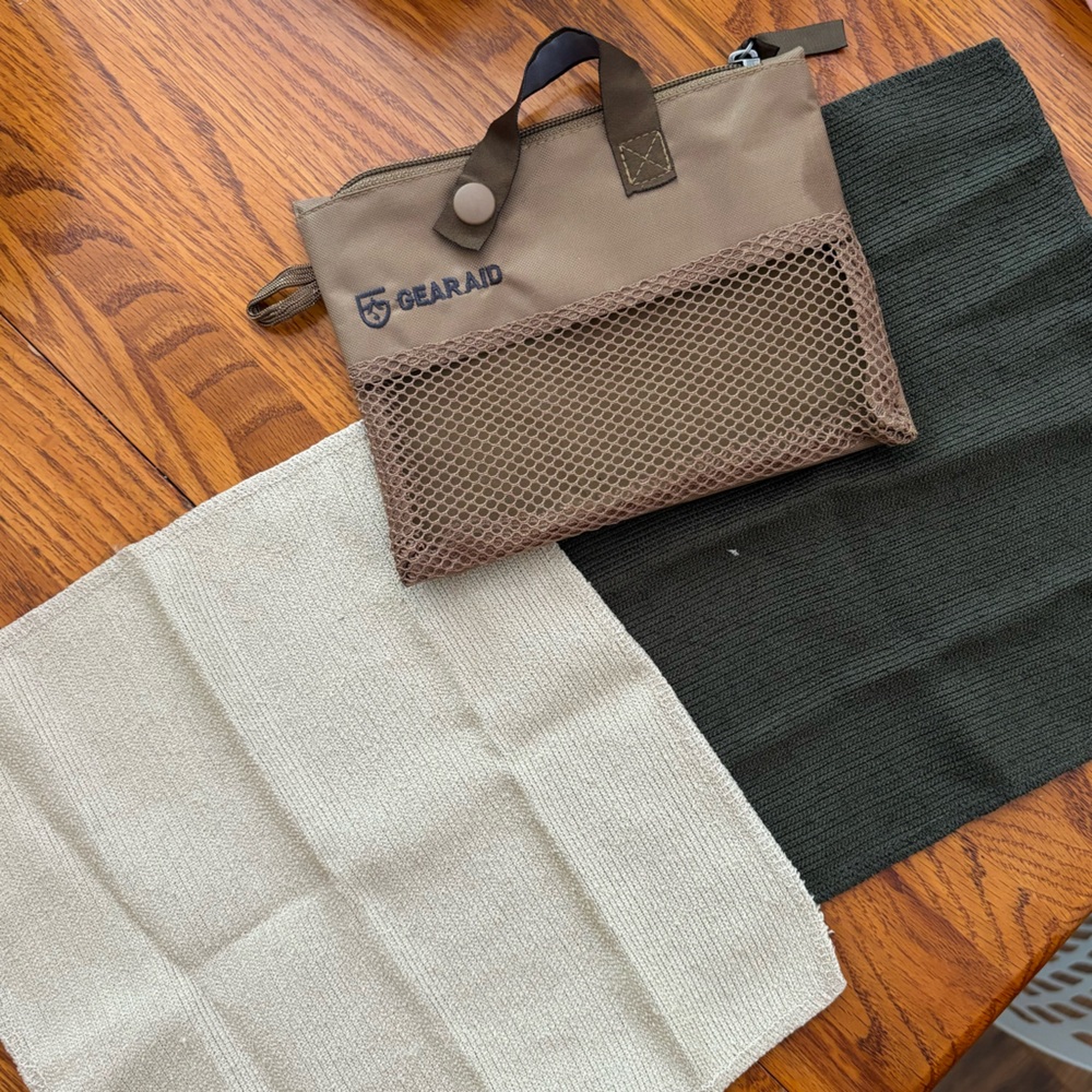 Gear Aid micro terry washcloth kit two camping washcloths with storage bag NWOT
